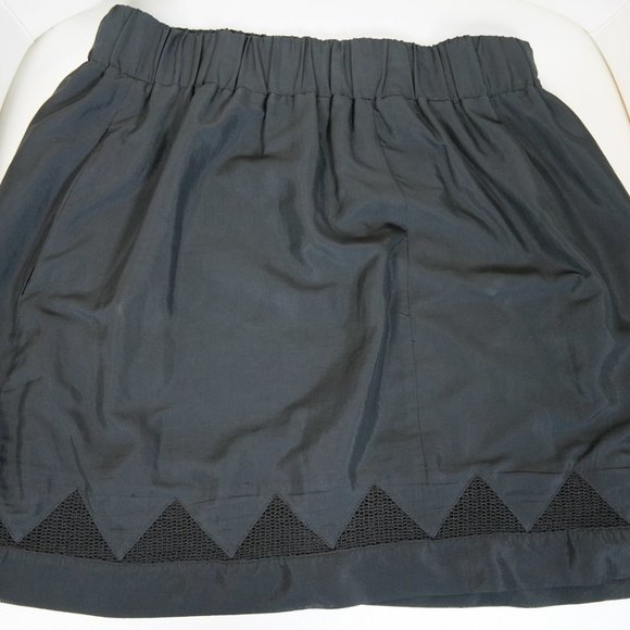 BCBGeneration black mini skirt with geometric pattern - Picture 4 of 4